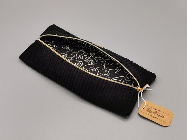 Trousse plate en velours côtelé