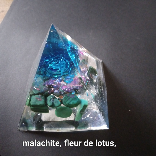 orgonite   pyramide malachite