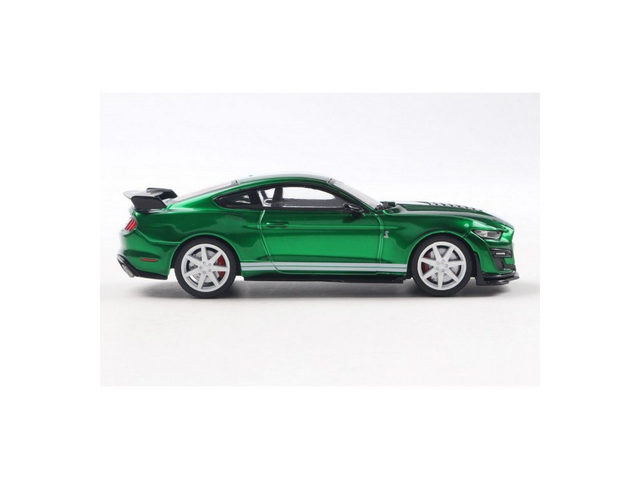 SHELBY MUSTANG GT500 ERUPTION GREEN METALLIC W/WHITE STRIPES 202 Solido S4311511 1/43