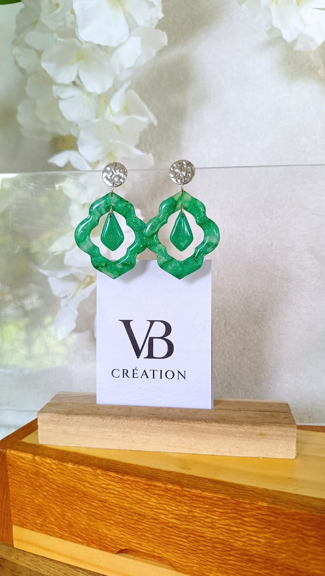 Boucle émeraudes puces argentées