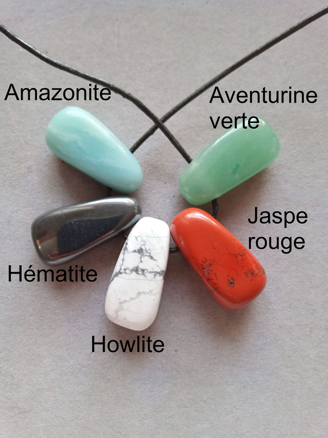 Pendentif Pyramide Cristaux véritables