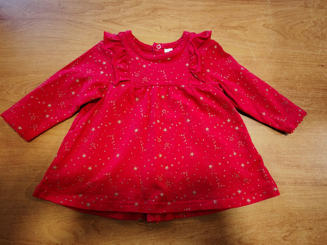 Robe rouge en 3 mois