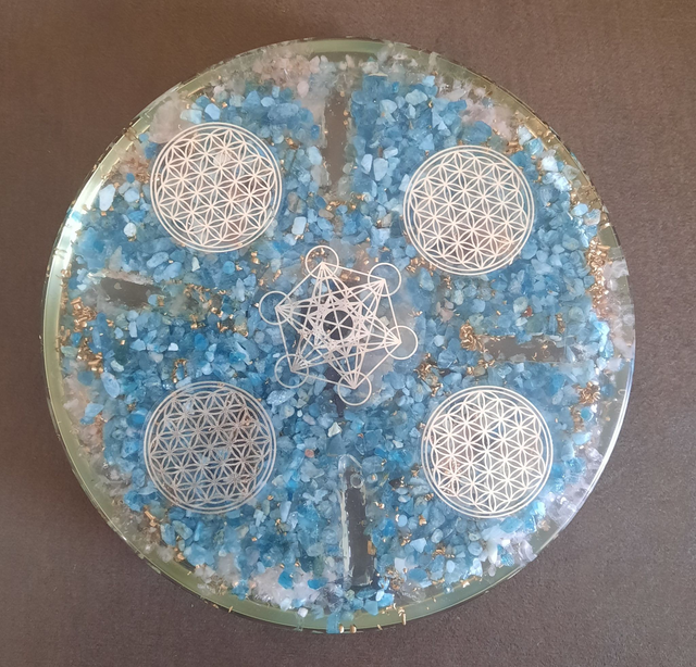 Plateau Recharge Orgonite 15 cm Apatite bleue / Qartz rose