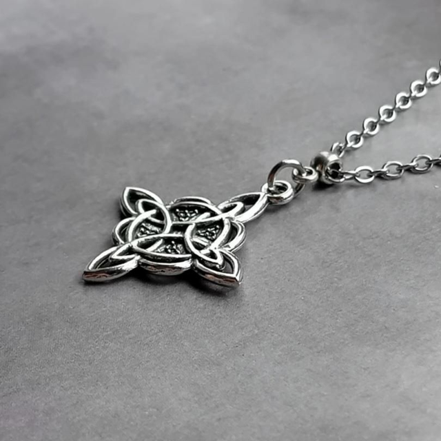 Patterned Witch's Knot Necklace