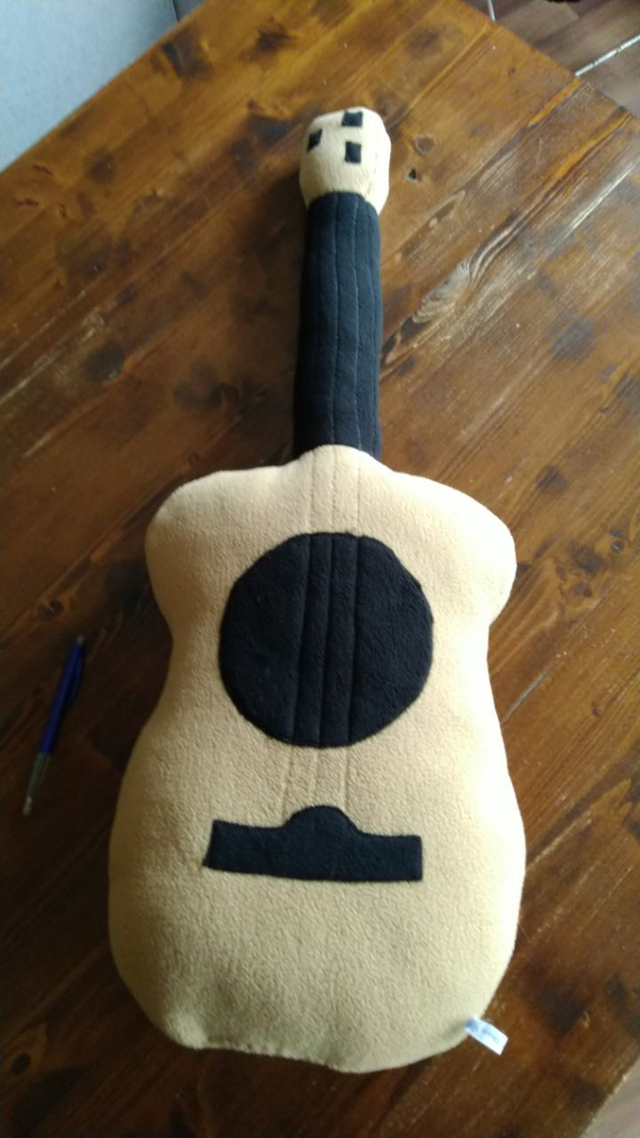 Peluche de guitare 75 cm