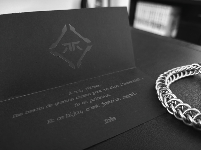 Message Gravé sur papier noir 