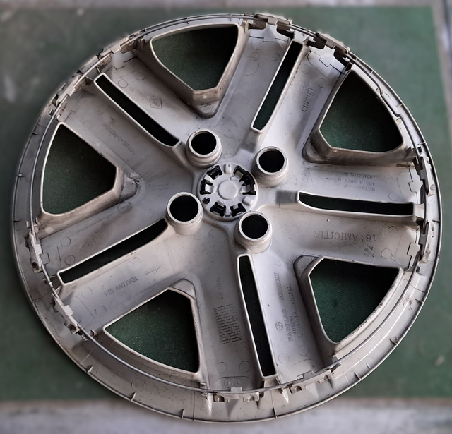 Enjoliveur Renault Clio4/Clio5/Zoe 16p (nouveau logo) Modèle Amicitia Occasion