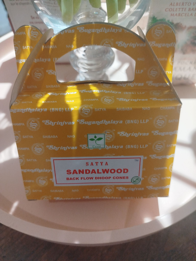 Cône pour fontaine – Bois de santal : apaisement, ancrage et sérénité.