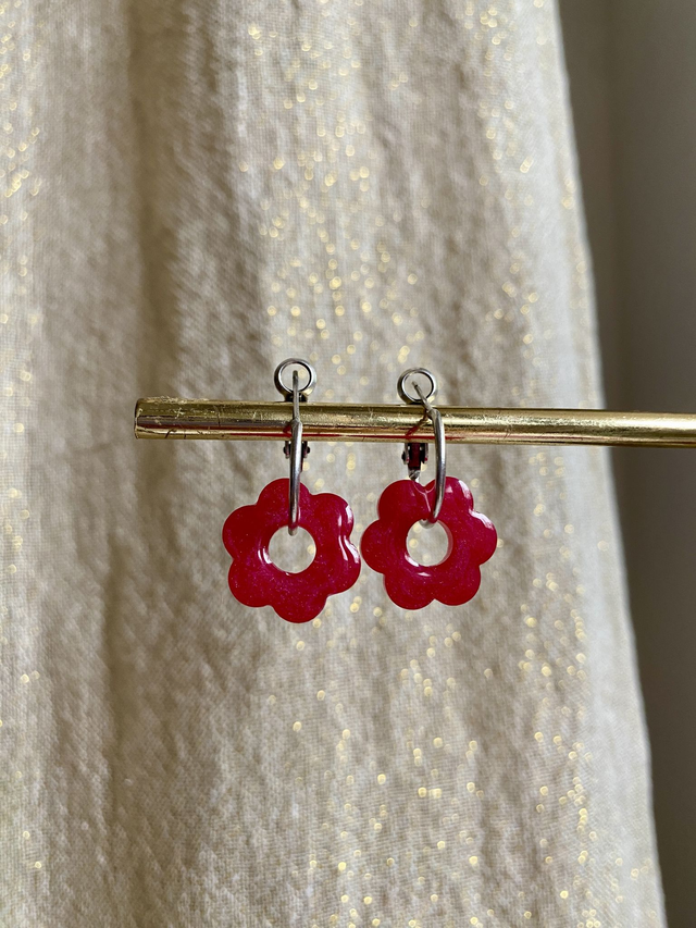 Créoles fleurs - pigments framboise