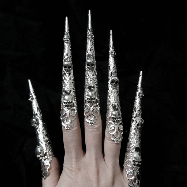 Necromancer nail claws