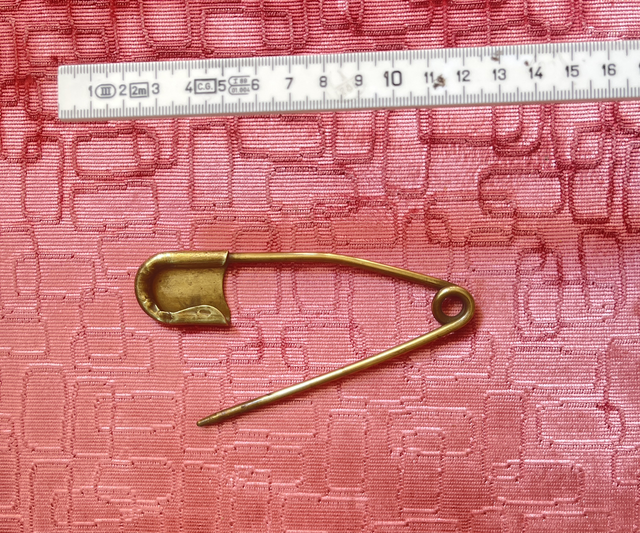 Riesen Messing Sicherheitsnadel Kunstwerk