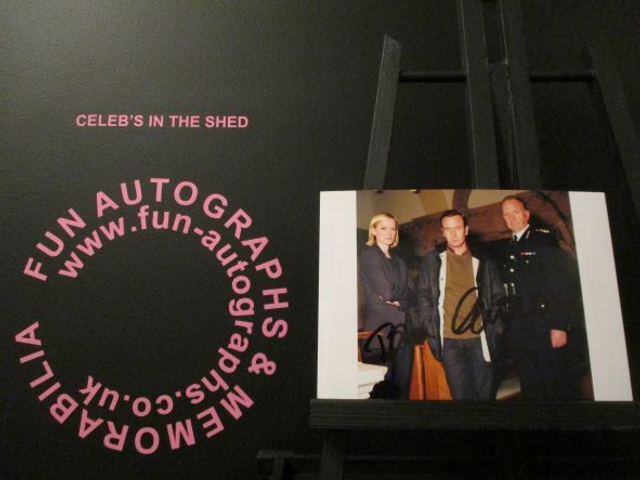 Tom Chadbon Authentic Autographed 7x5 Photograph (B)