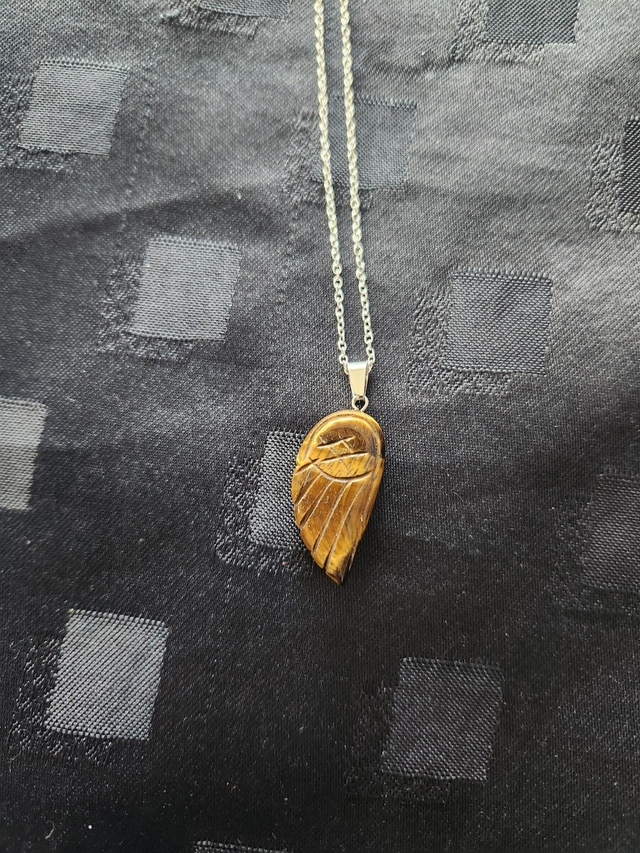 TIGERS EYE WING ON SILVER COLOURED 18" CHAIN