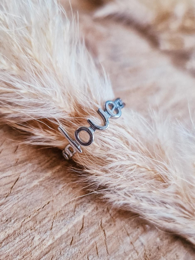 Bague finesse "Love" - Modèle argenté 