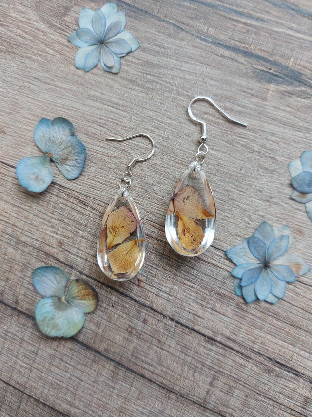 Boucles d'oreilles - pétales de rosiers rouges