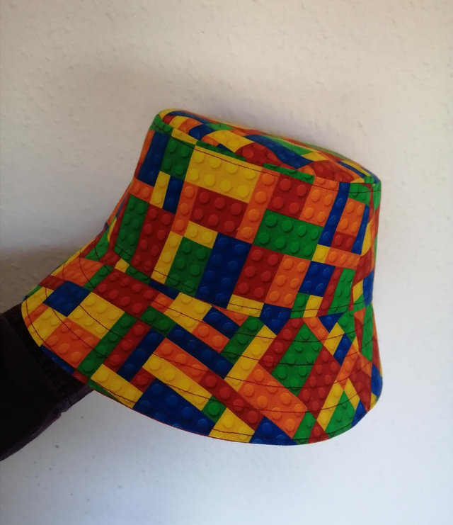 Hat - approx. 2-4 yrs.   Building bricks