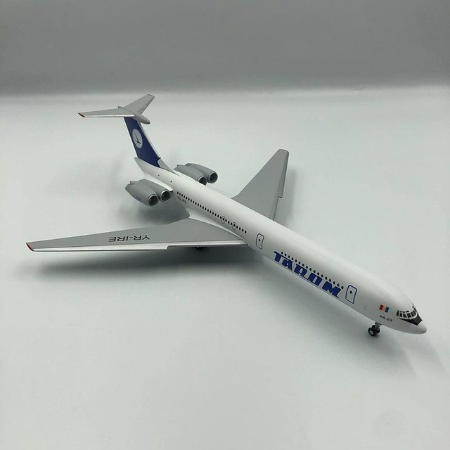 1/200 Iljuschin Il-62M TAROM YR-IRE blue livery 