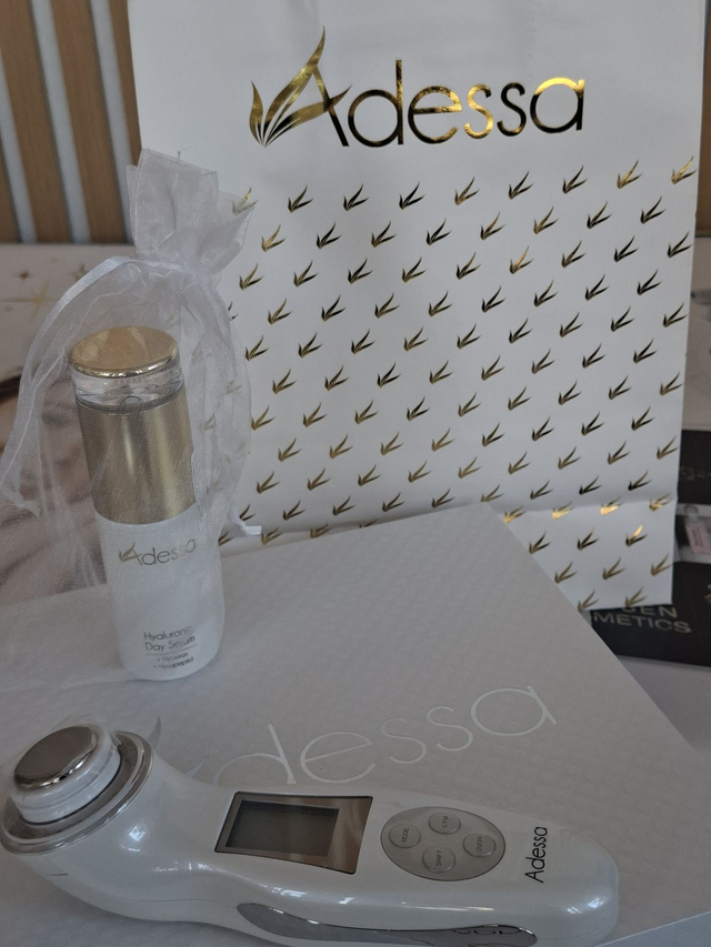 Skin Trainer Beautygerät & Hyaluronic Day Serum