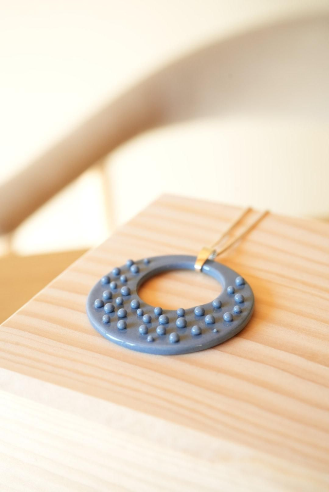 Kette // blue dots 