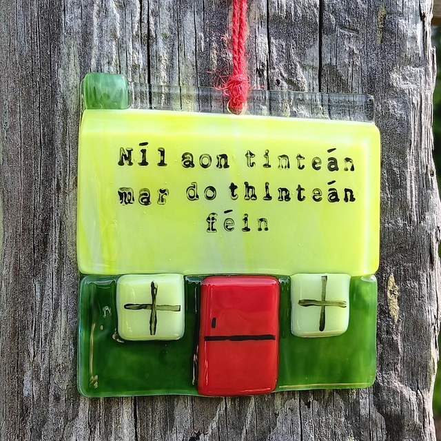 Fused glass Thatched Cottage - &#039;Níl aon tinteán&#039;