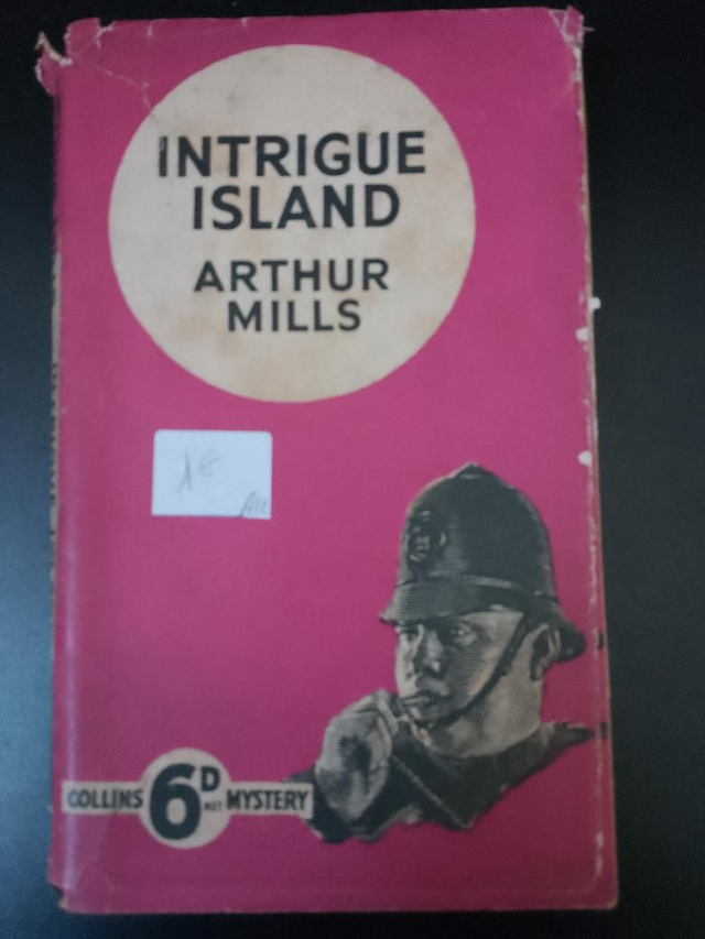 Intrigue Islande, Arthur Mills
