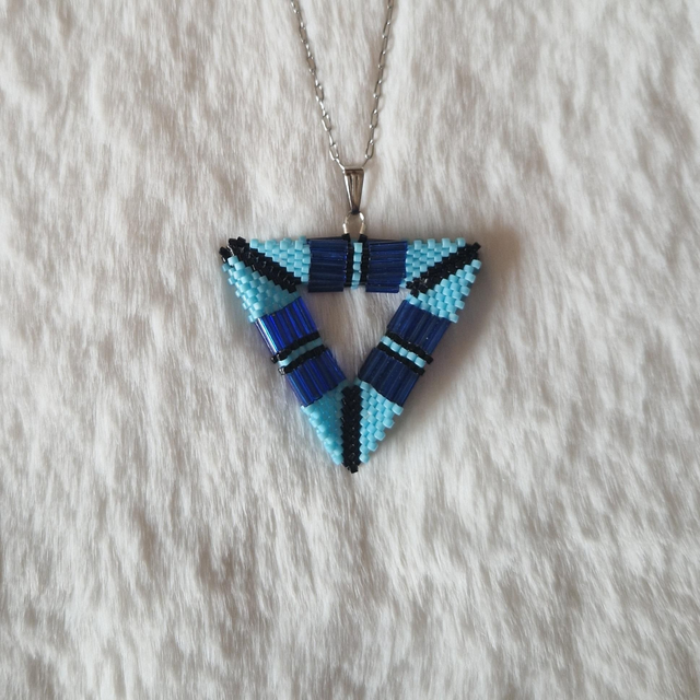 Pendentif triangle duo de bleus 