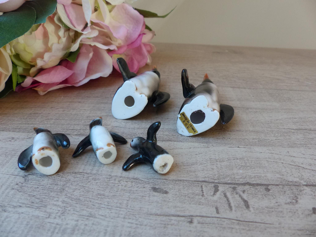 Figurines Couple Miniatures Pingouins et bébés céramique vintage R0.C Taïwan, Cadeau Fête Anniversaire, Family Pengouin Mom Dad Childrens