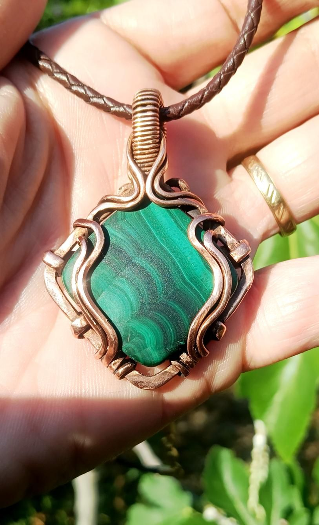 Pendentif amulette cuivre et malachite 