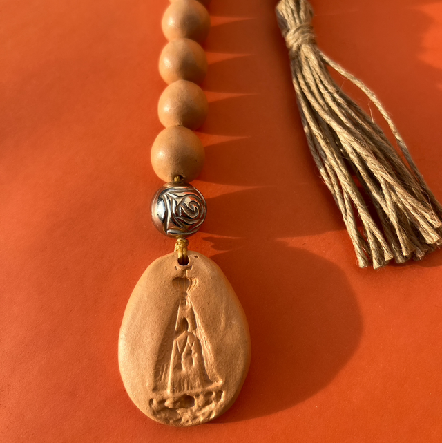 Terço Decorativo em Cerâmica Grande Prata