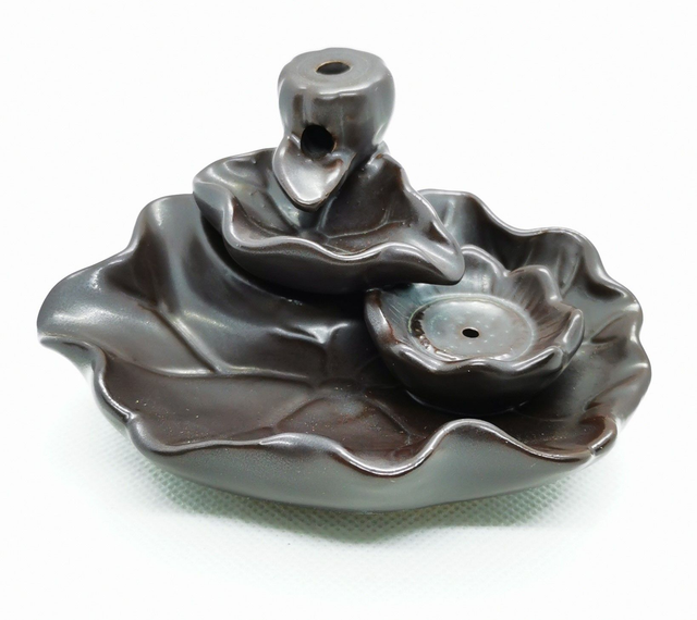 Brûleur d&#039;encens à refoulement étang de Lotus