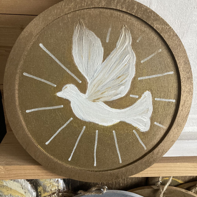 Witte Duif Goudkleurige Houten cirkel 2 |  handbeschilderd | om op te hangen | jute koordje | kerst decoratie  