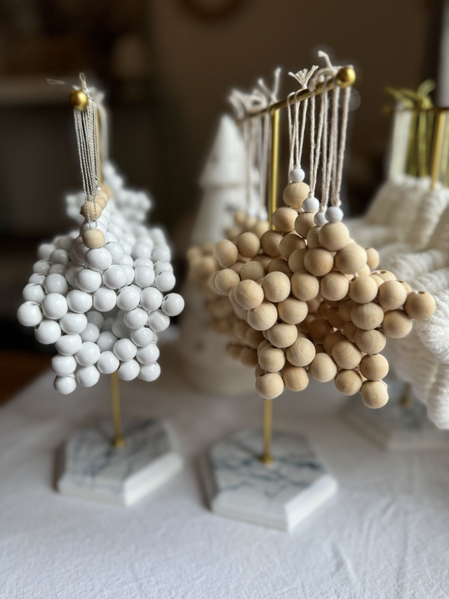 Etoile en perle de bois (2 coloris/ 3 tailles)