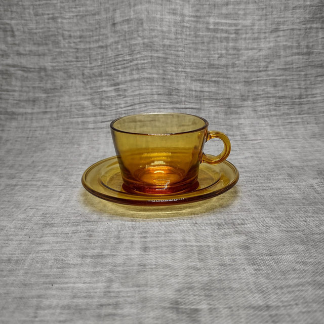 Vereco | Kop (diameter 7,7 | hoogte 5,5 cm) en Schotel (diameter 12,5 | hoogte 2 cm) Transparant amberkleurig gehard glas | Vintage