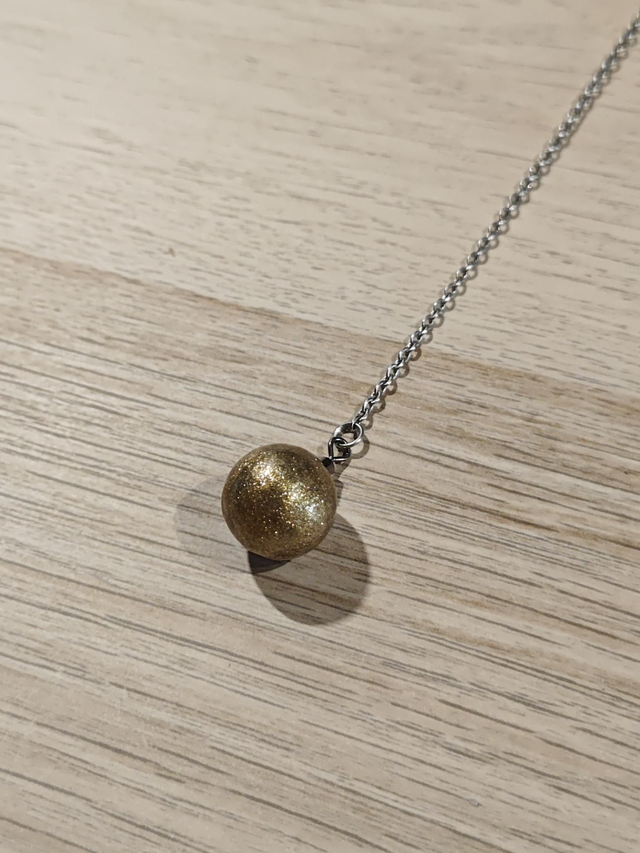 Pendule boule - doré