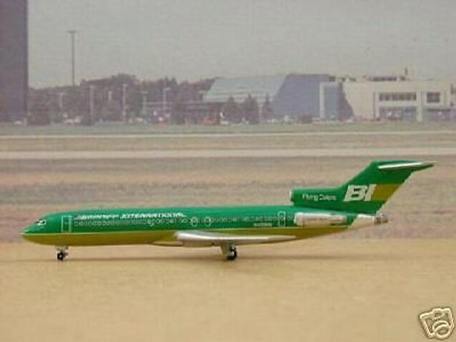 Braniff International B727-200 (N453BN) Green, 1:400