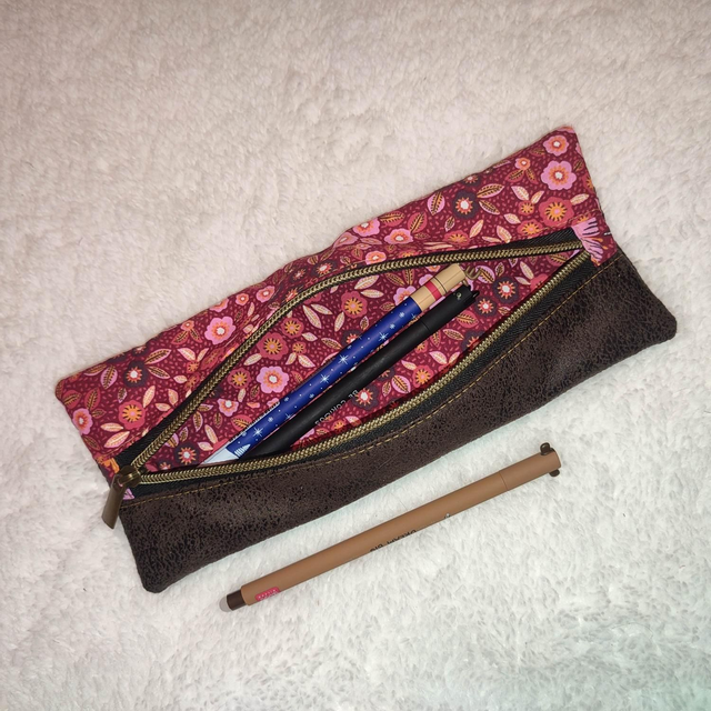 Trousse plate marron