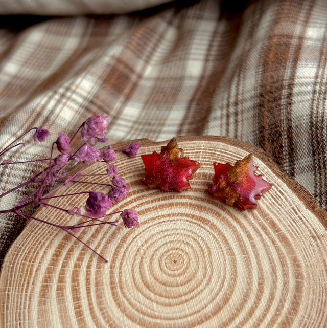 Cosy Autumn - Maple Leaf Studs Style 2