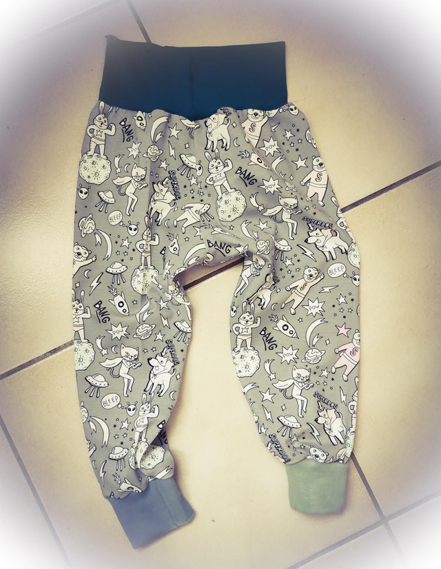 G*     24 MOIS Pantalon confort MAGIC (change de couleurs au soleil)  2/3 ans