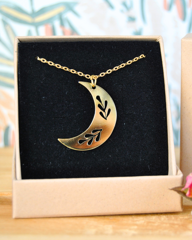 Collier-pendentif lune de printemps 