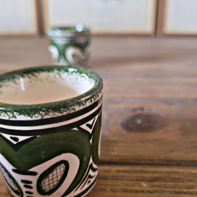 X Coquetiers artisanaux en céramique "Le Pouliguen (3) de couleur verte.