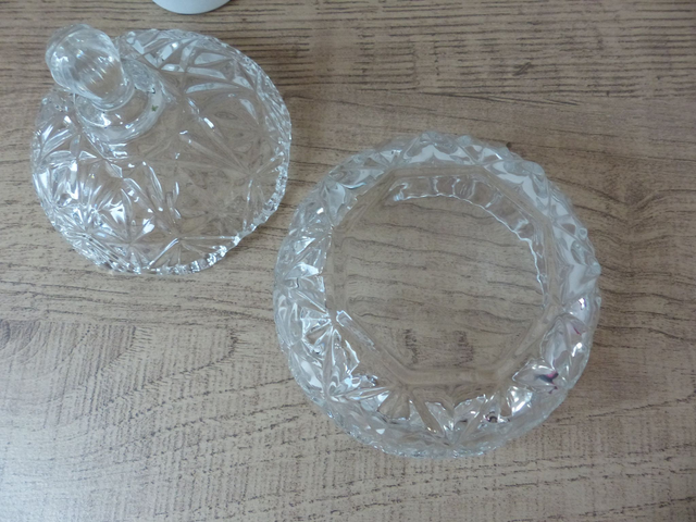 Petite Bonbonnière Romantique Transparente en Verre Ciselée, Boite en Verre avec Couvercle Décoration Chambre Salon