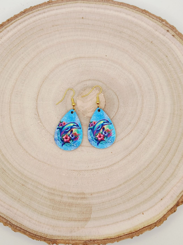 Boucle d&#039;oreilles larme sublimée &quot;Dauphin&quot;