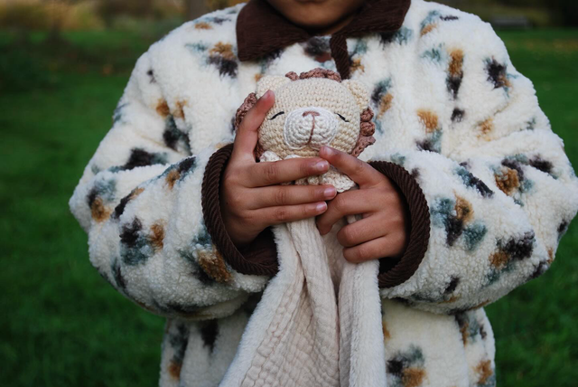 Elyo, doudou lion lange sable