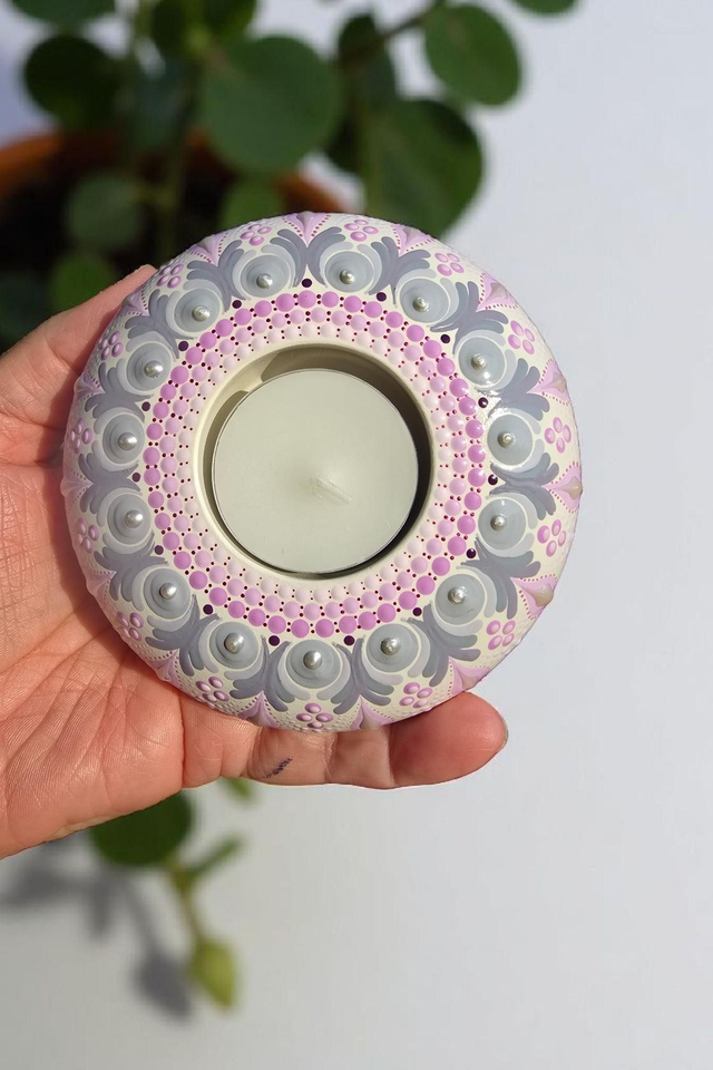 Bougeoir blanc  rond Mandala gris et rose en pointillisme- Porte bougie en plâtre fait main- Décoration Zen intérieure