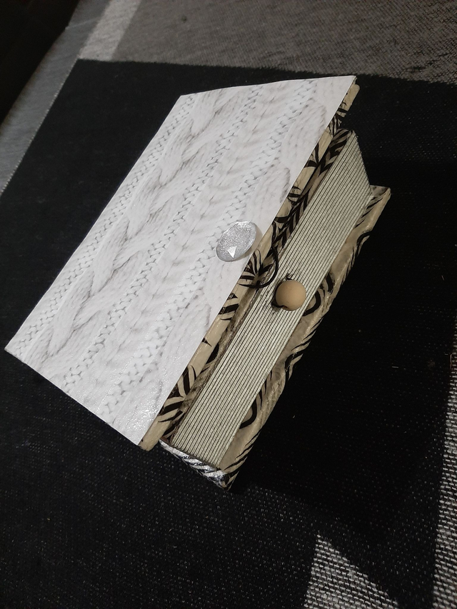 Boîte noire-silver décorative de rangement  en forme de livre  boîte à bijoux		