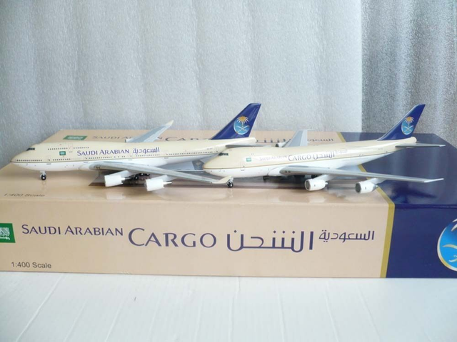 Saudi Arabian B747-400 (HZ-AIY) Passenger and B747-200 Cargo (HZ-AIU) Set, 1:400