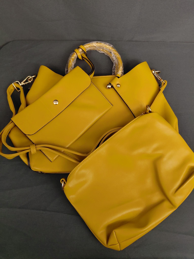 Magnifique sac couleur jaune 