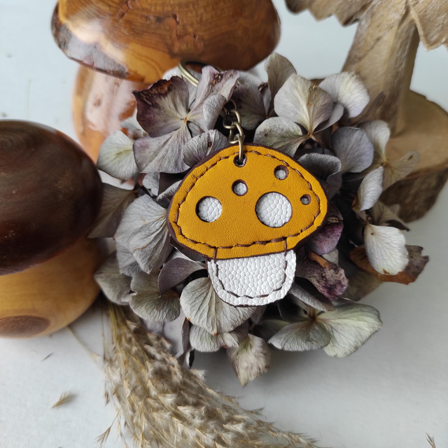 Porte clés champignon en cuir 
