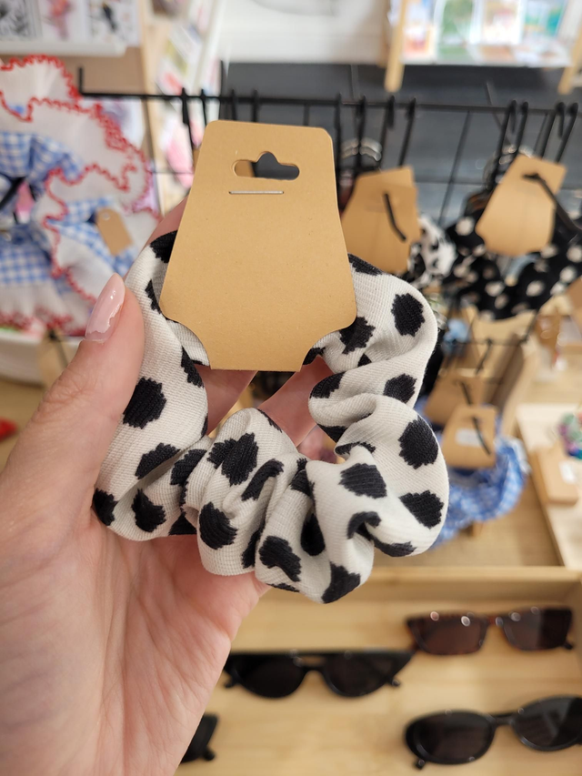 White and black spotty single scrunchie - HE-013