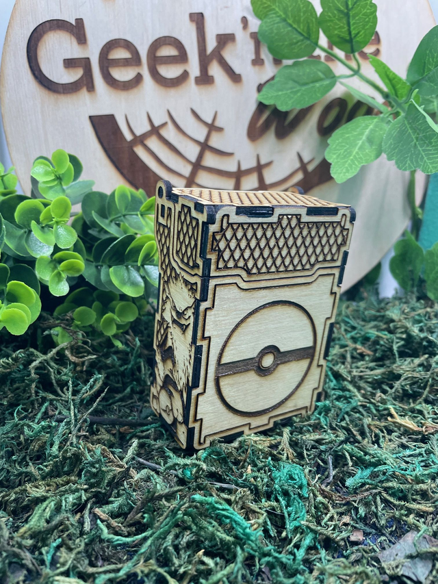 Boîte pour jeu de carte, thème Pokémon.